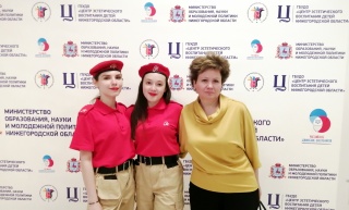 Хлупина с детьми.jpg Хлупина с детьми.jpg